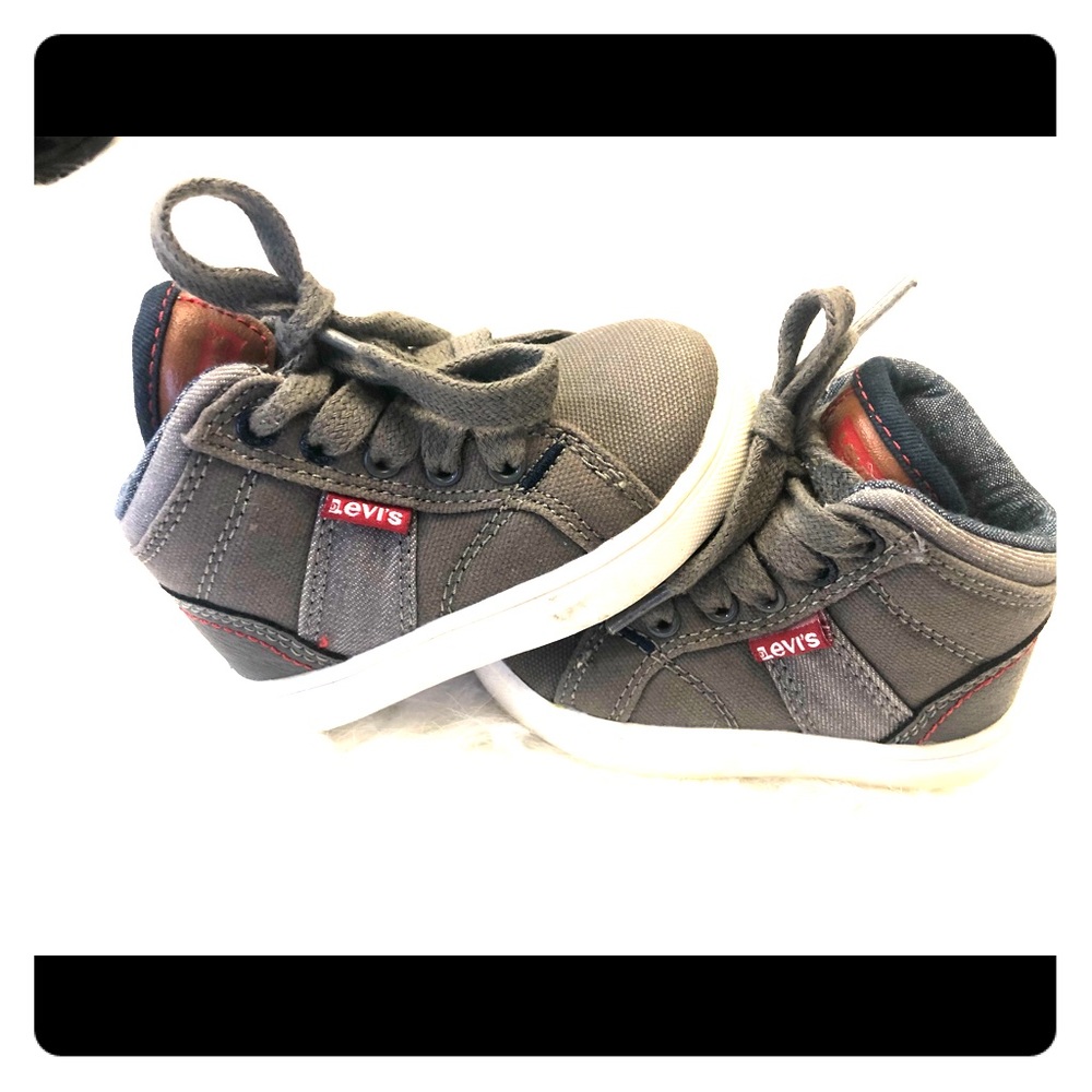 👟 Levi’s hightop sneakers